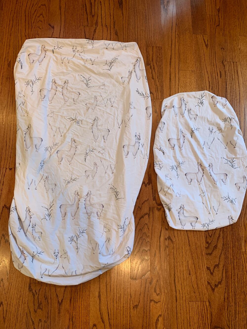 Oila 'Kissing Llama' Crib Sheet Convertible Bassinet Sheet / Changing Pad Cover